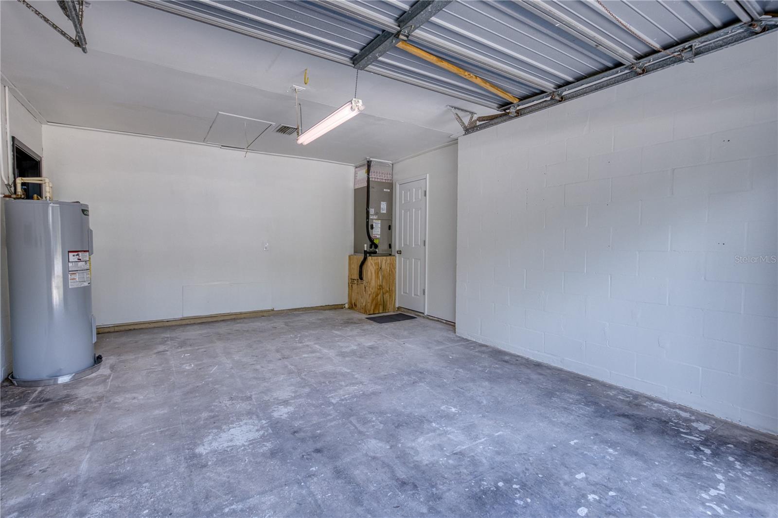 Listing photo id 55 for 1115 Russell Avenue