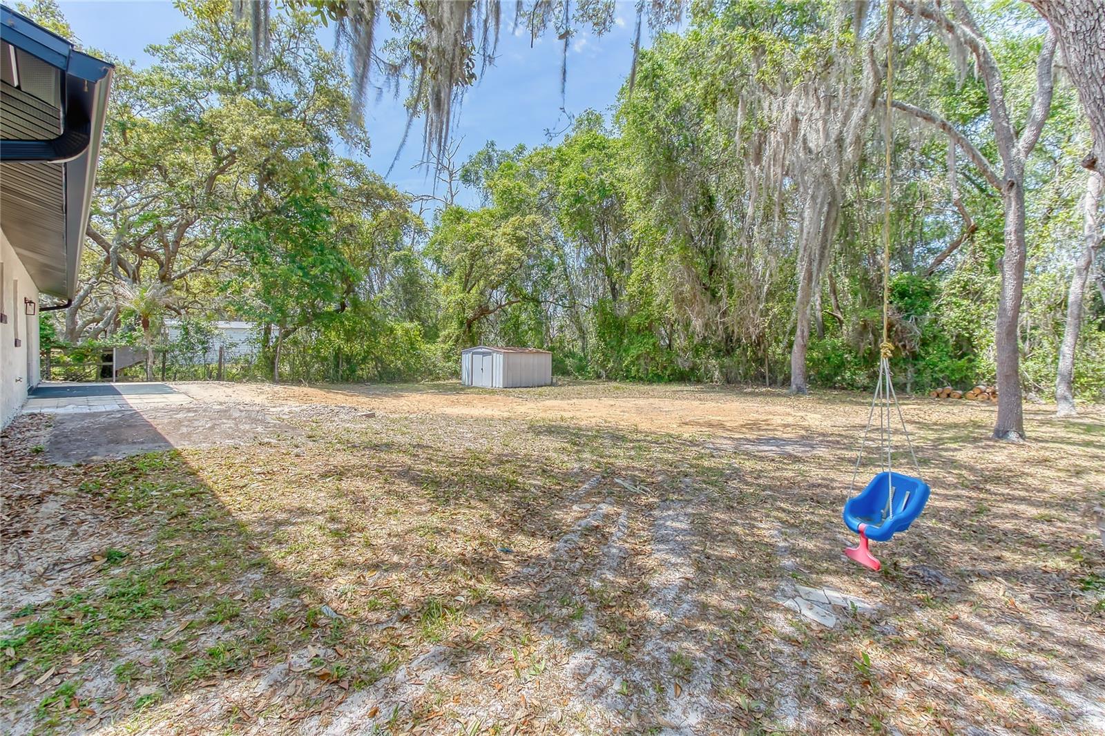 Listing photo id 56 for 1115 Russell Avenue