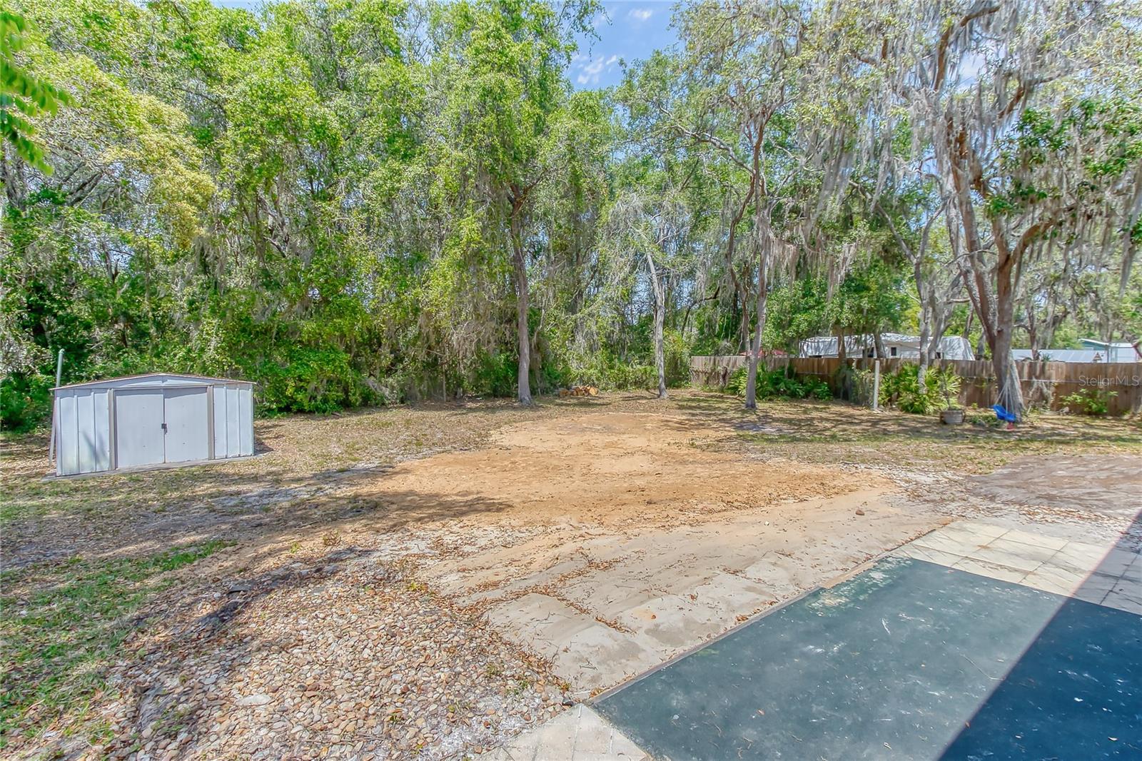 Listing photo id 58 for 1115 Russell Avenue