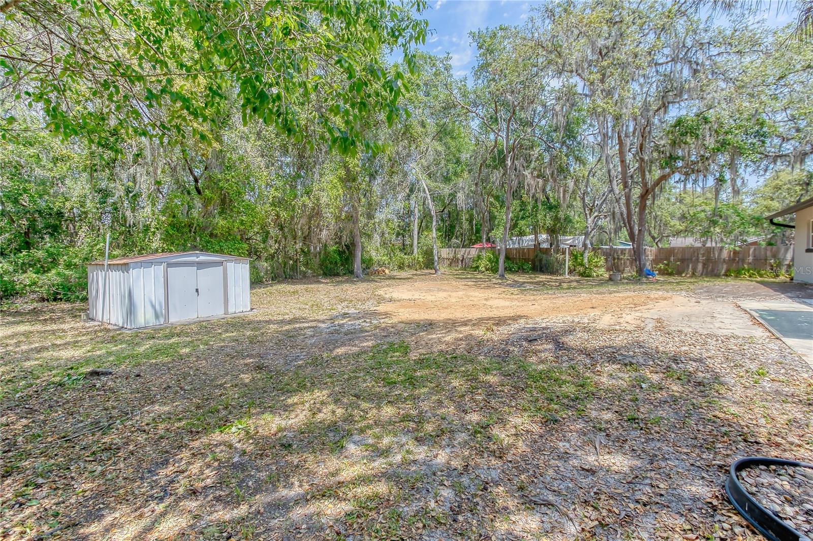 Listing photo id 59 for 1115 Russell Avenue