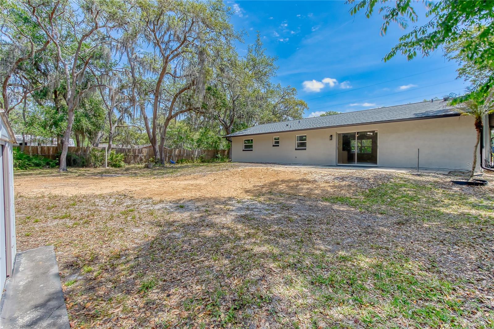 Listing photo id 60 for 1115 Russell Avenue