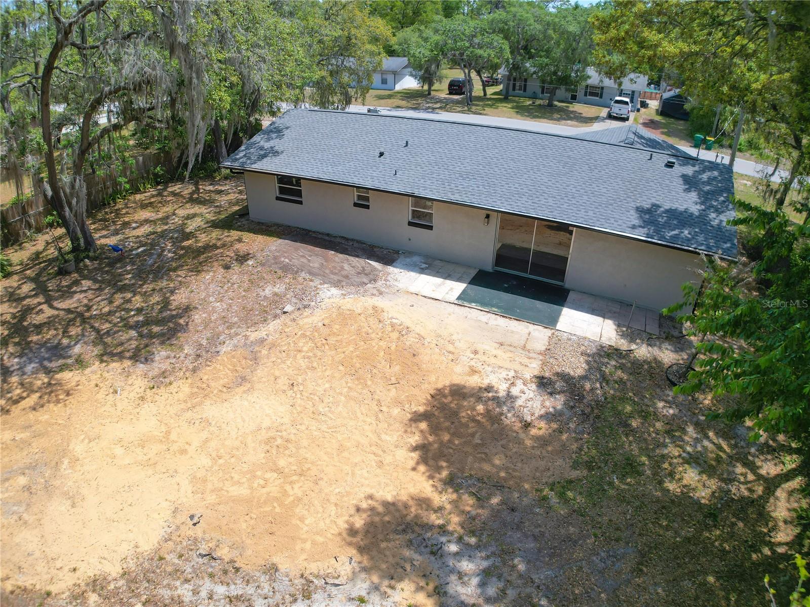 Listing photo id 66 for 1115 Russell Avenue