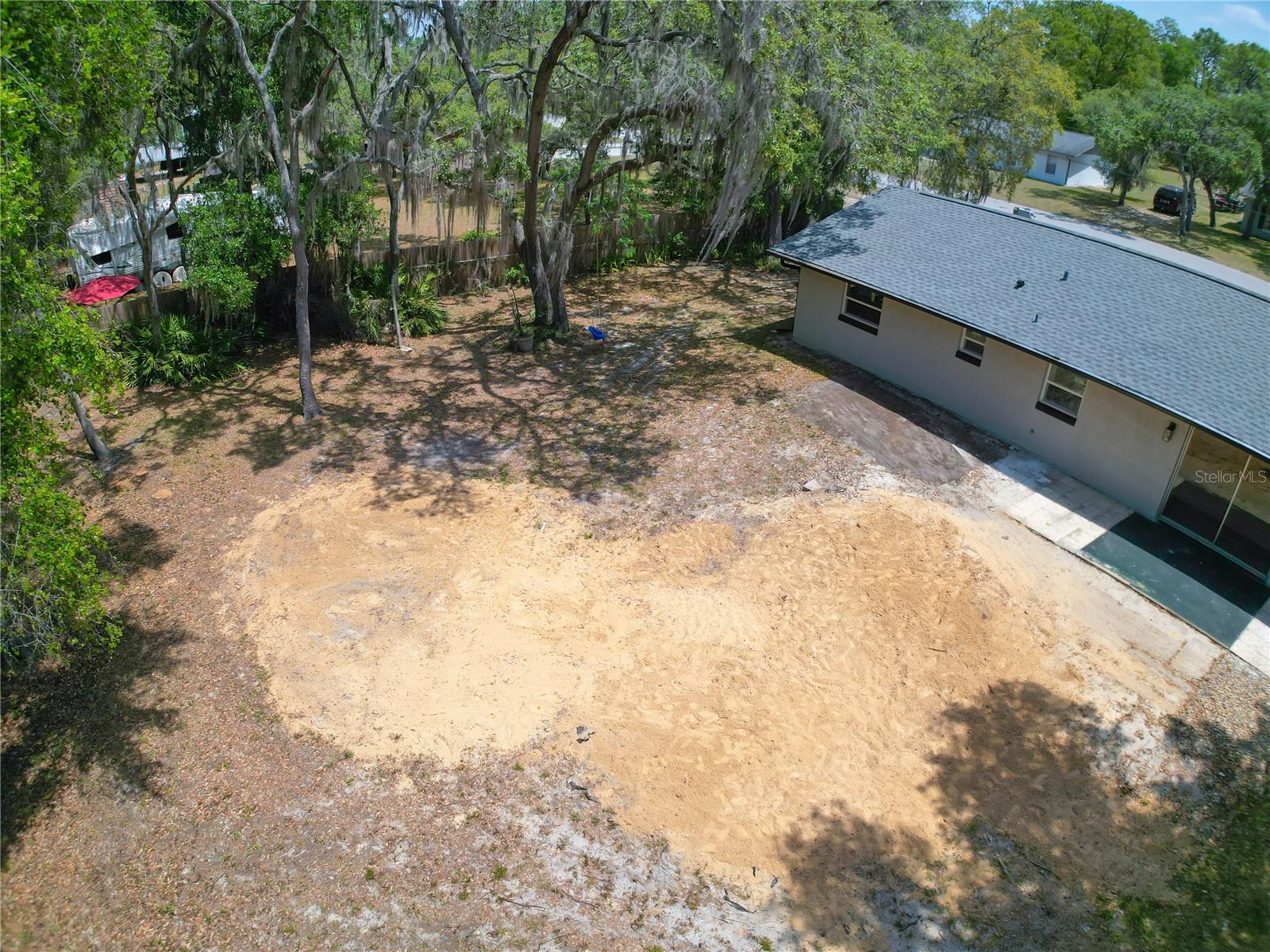 Listing photo id 67 for 1115 Russell Avenue