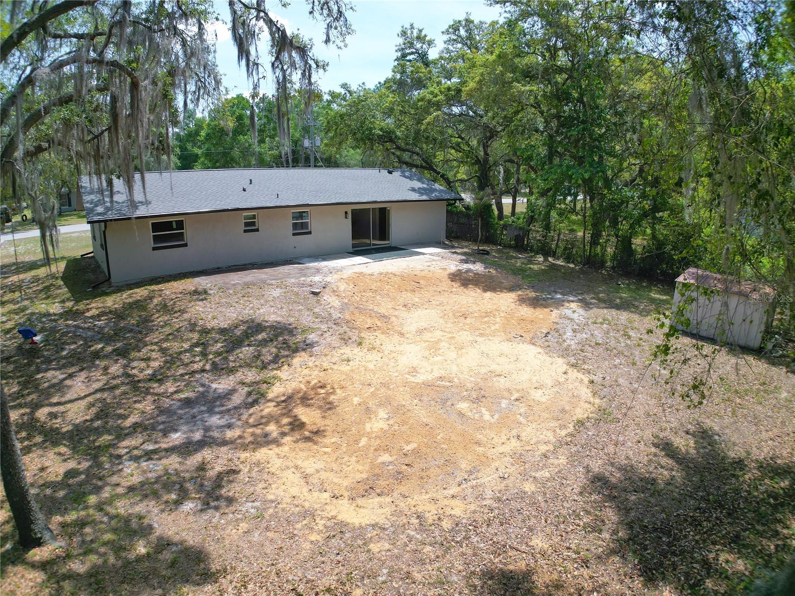Listing photo id 68 for 1115 Russell Avenue
