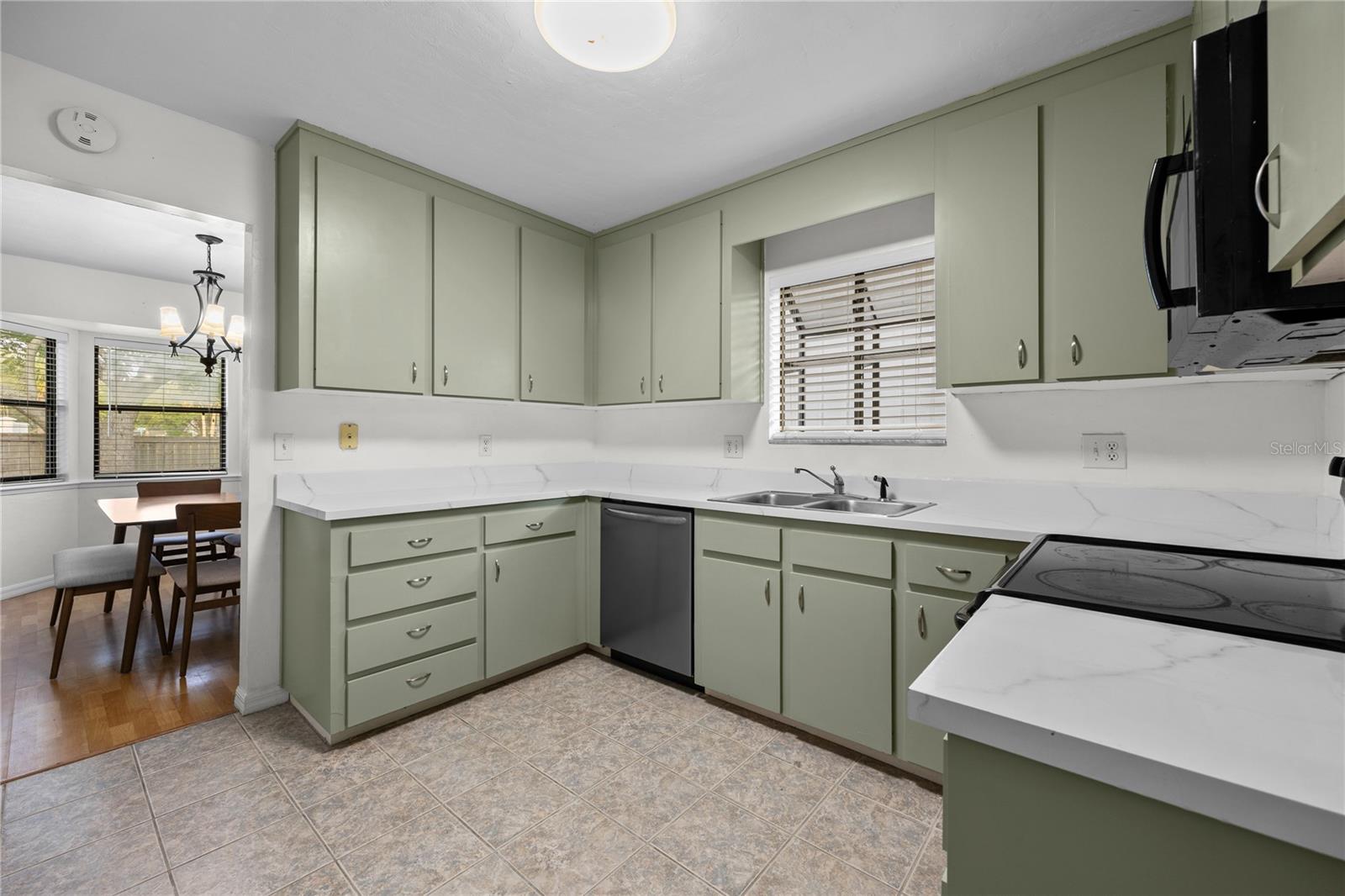 Image 11 of 30 For 6013 37th Terrace