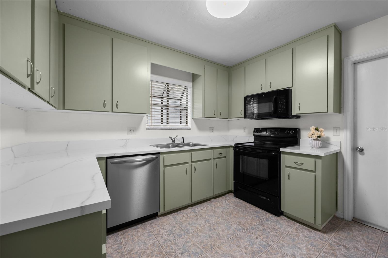 Image 12 of 30 For 6013 37th Terrace