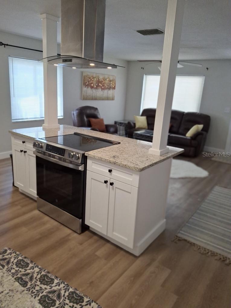 Image 11 of 27 For 418 40th Avenue S