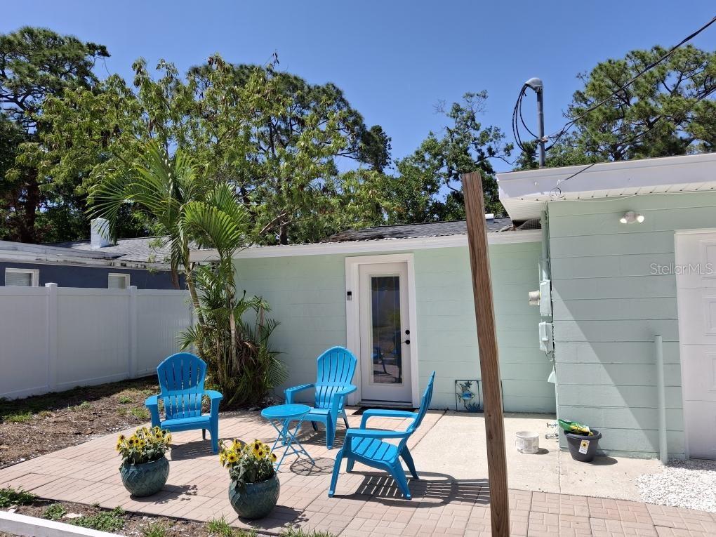 Image 3 of 27 For 418 40th Avenue S