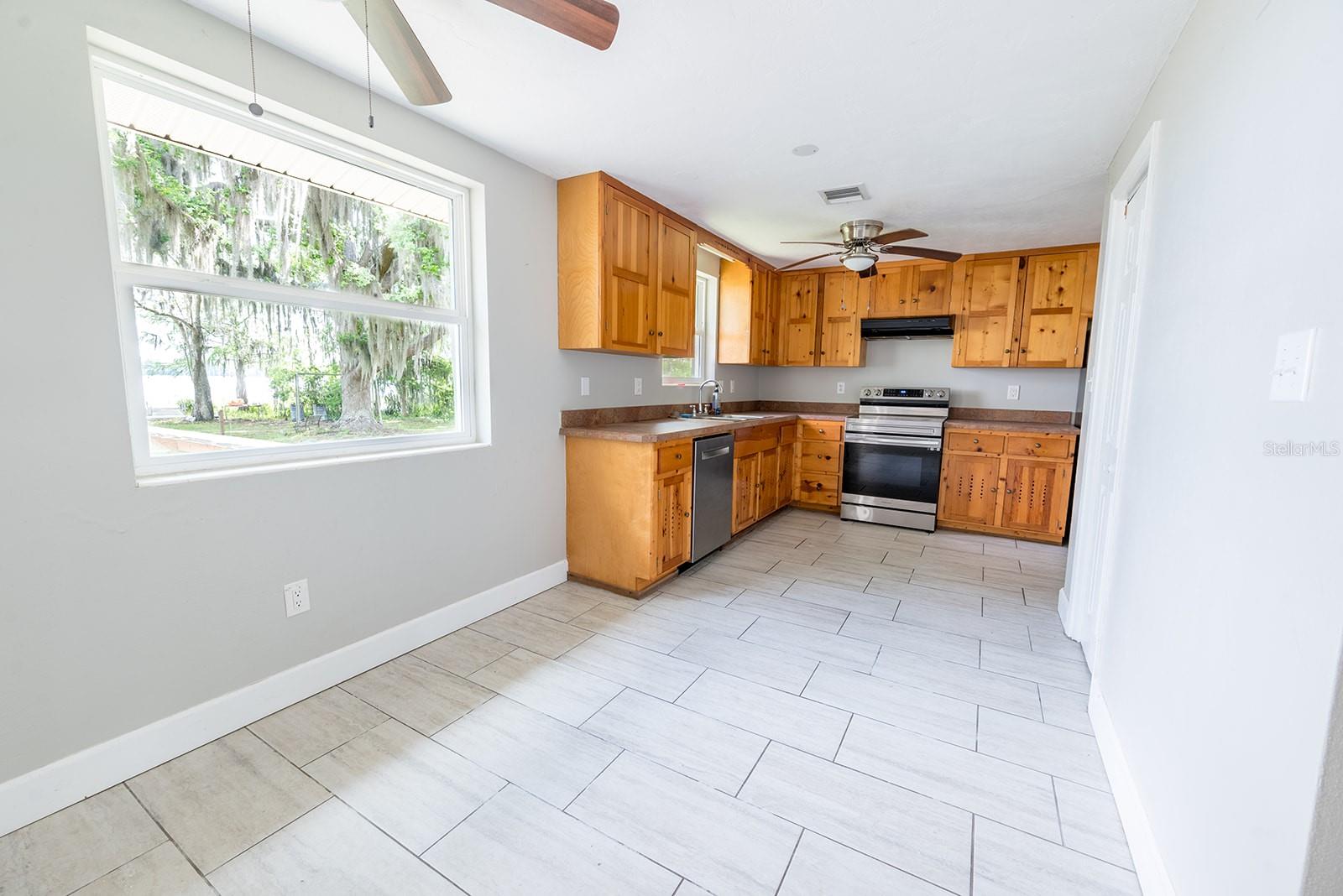 Image 38 of 100 For 16602 124th Avenue