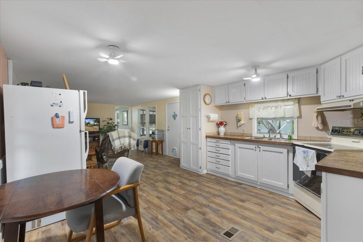 Image 6 of 40 For 11250 113th Street