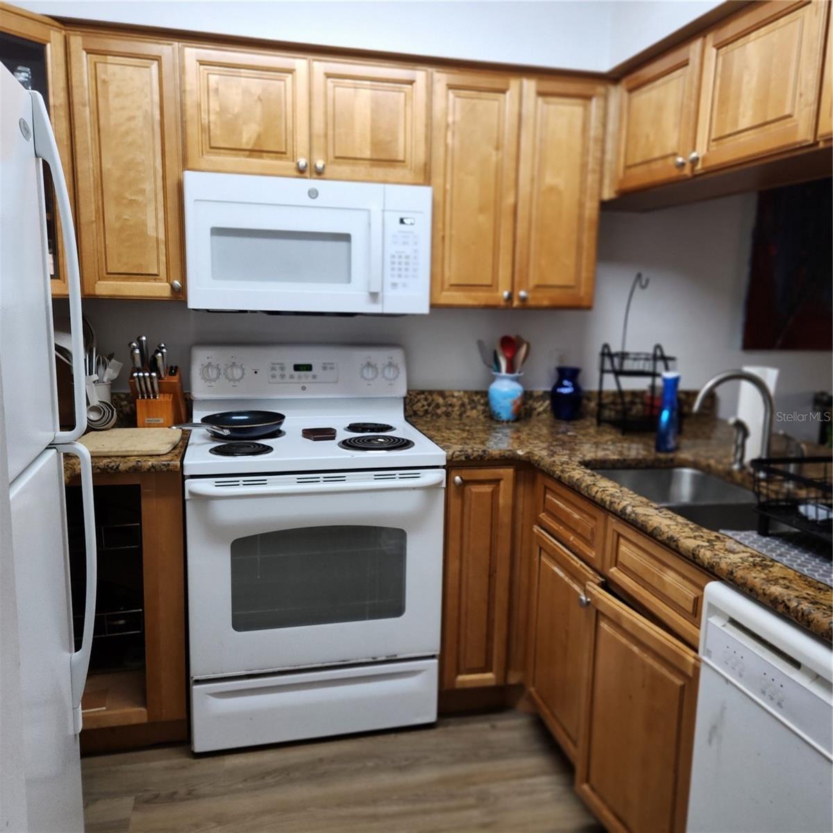 Image 4 of 8 For 2735 35th Place 204