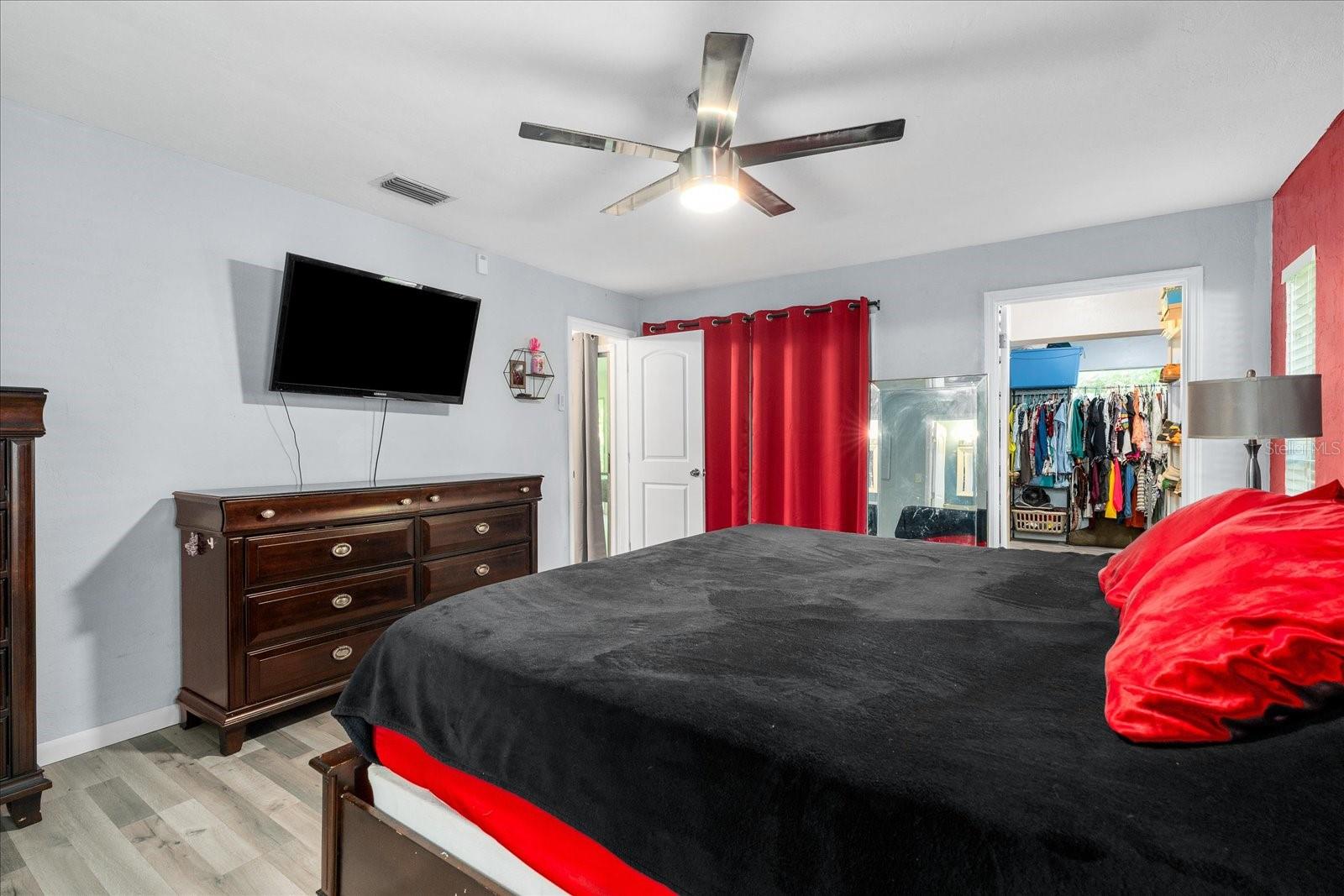 Image 18 of 43 For 424 101st Street E