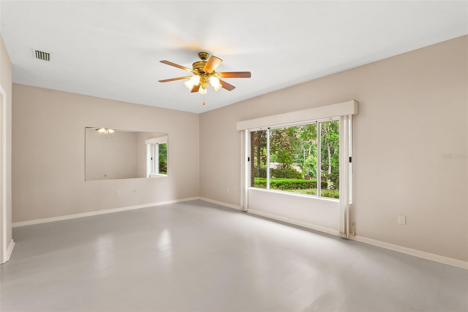 Image 17 of 41 For 11123 Palmetto Boulevard