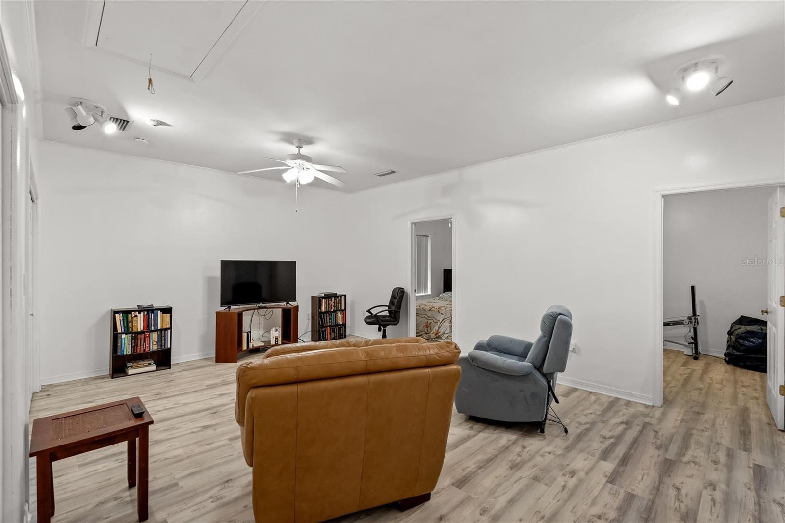 Image 20 of 41 For 11123 Palmetto Boulevard