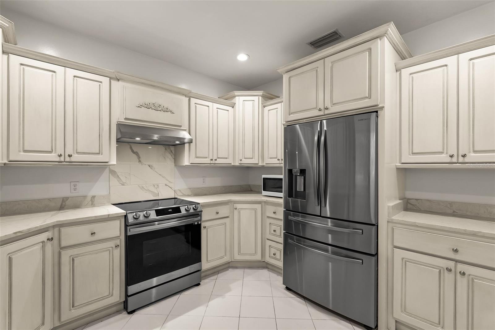 Image 7 of 41 For 11123 Palmetto Boulevard
