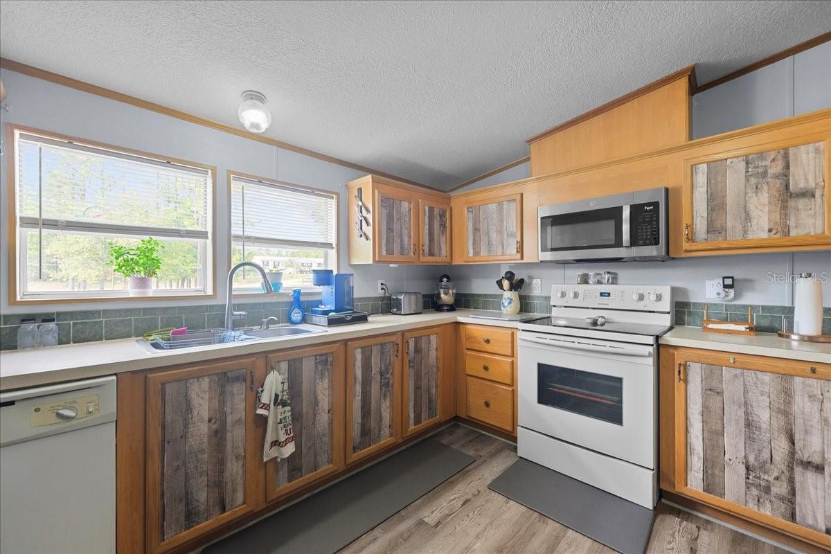 Image 12 of 41 For 5669 Hiawatha Street