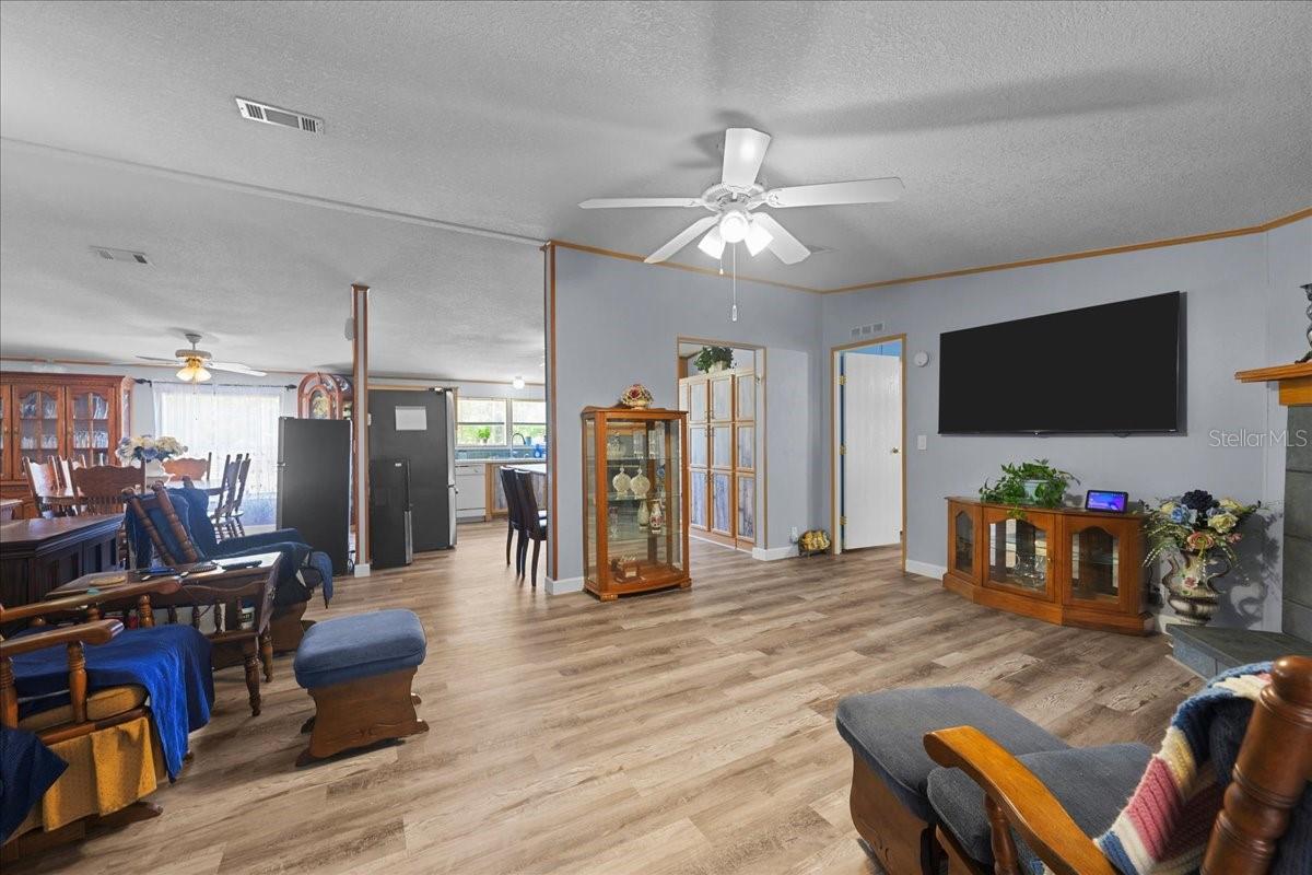 Image 14 of 41 For 5669 Hiawatha Street