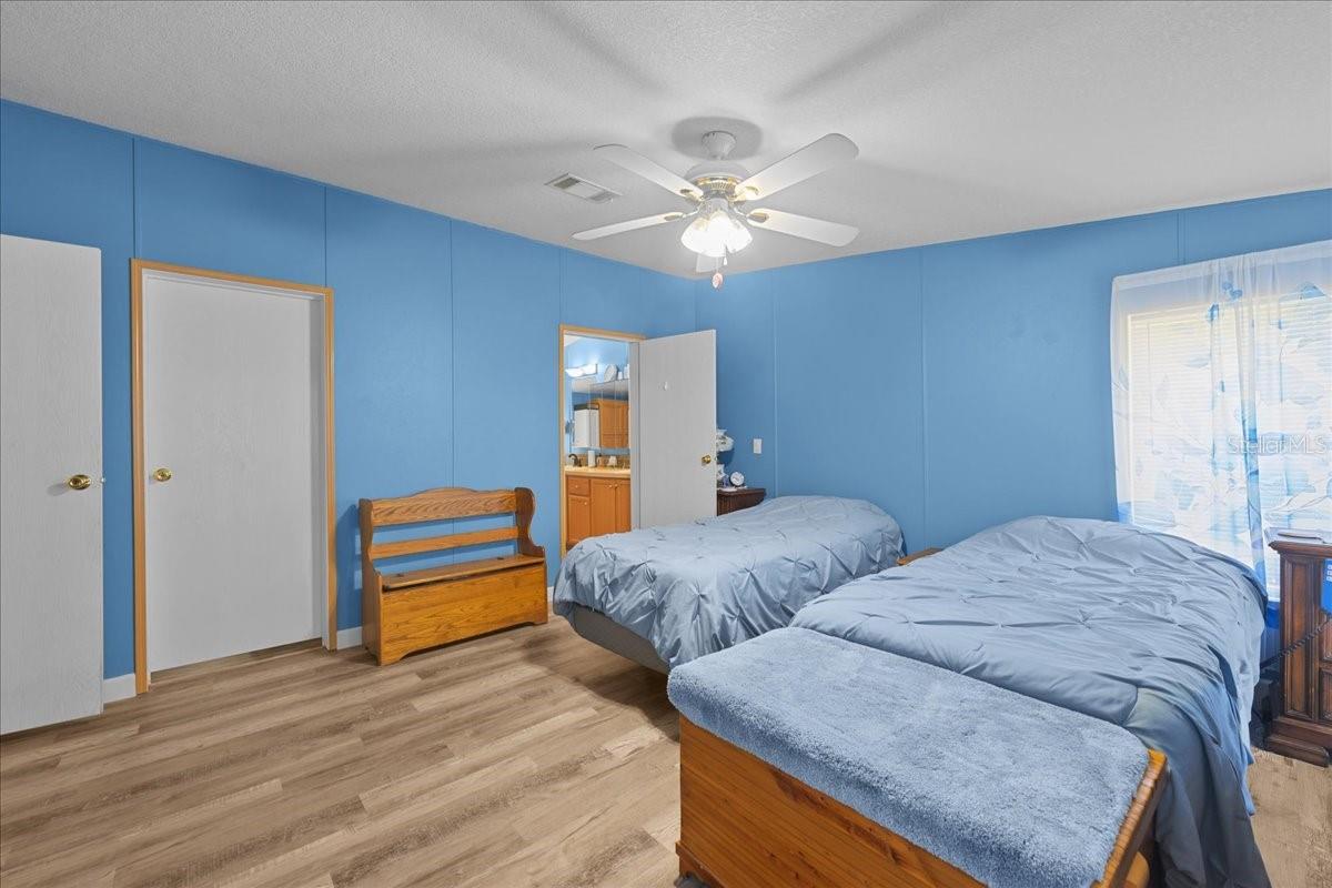 Image 16 of 41 For 5669 Hiawatha Street
