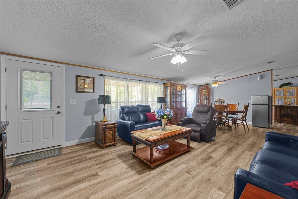 Image 6 of 41 For 5669 Hiawatha Street