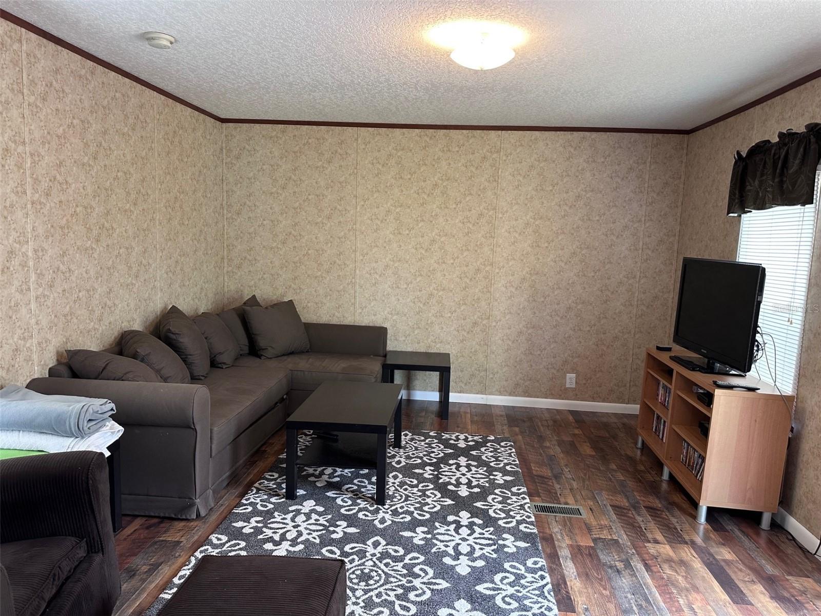 Image 3 of 14 For 1431 42 Terrace