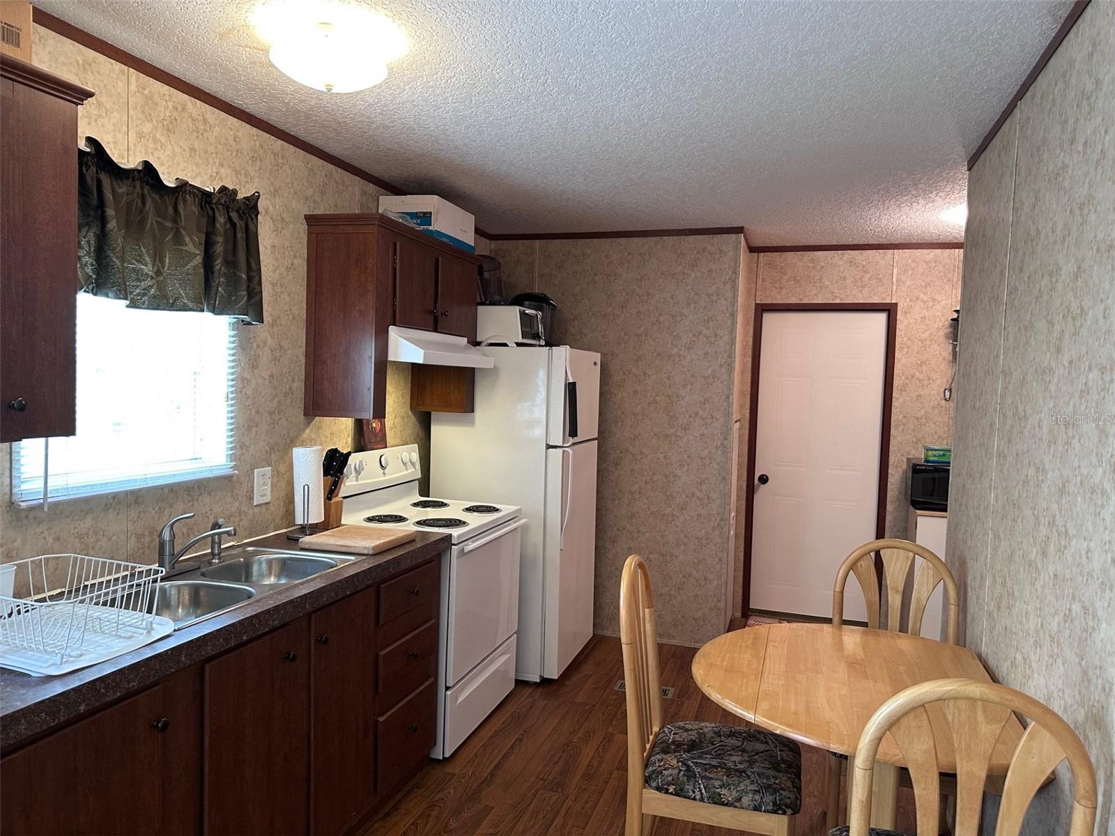 Image 4 of 14 For 1431 42 Terrace