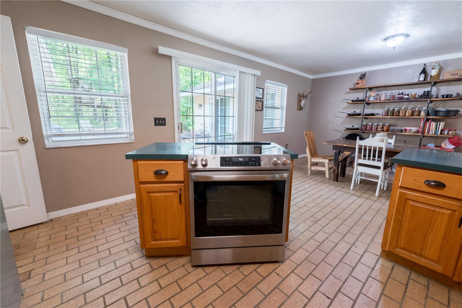 Image 18 of 58 For 5876 52nd Terrace