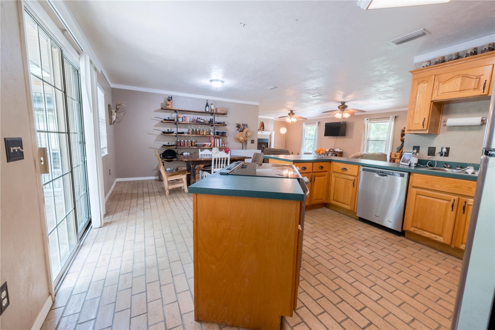 Image 19 of 58 For 5876 52nd Terrace