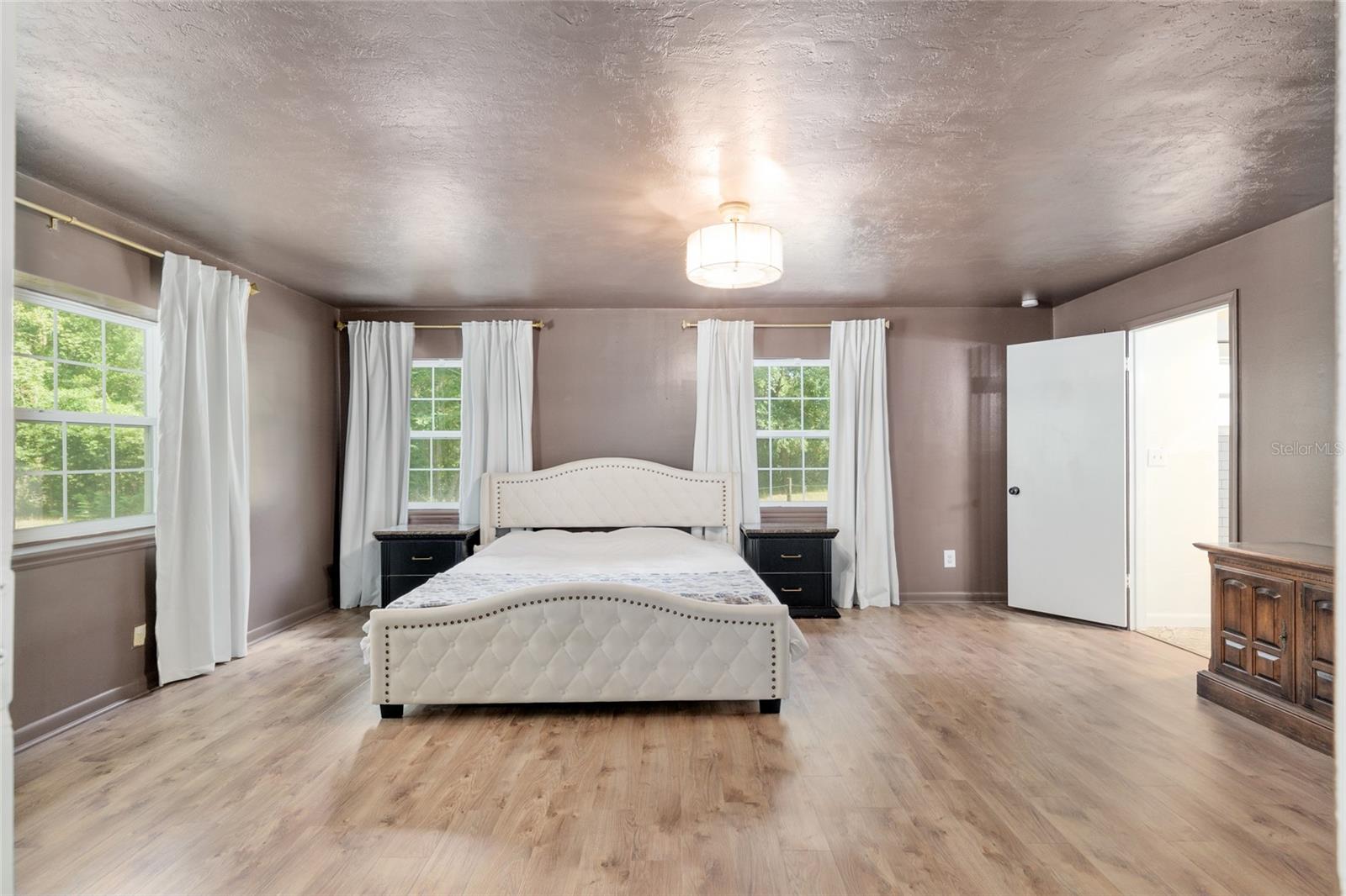 Image 3 of 47 For 18341 142nd Court Road