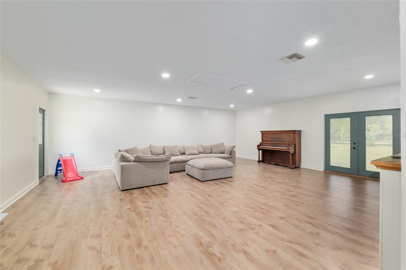 Image 30 of 47 For 18341 142nd Court Road