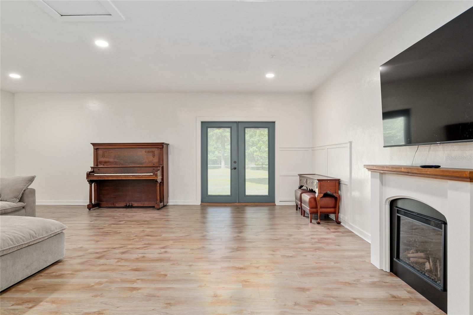 Image 31 of 47 For 18341 142nd Court Road