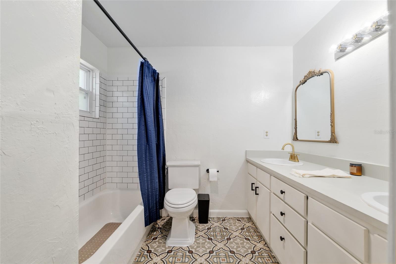 Image 4 of 47 For 18341 142nd Court Road