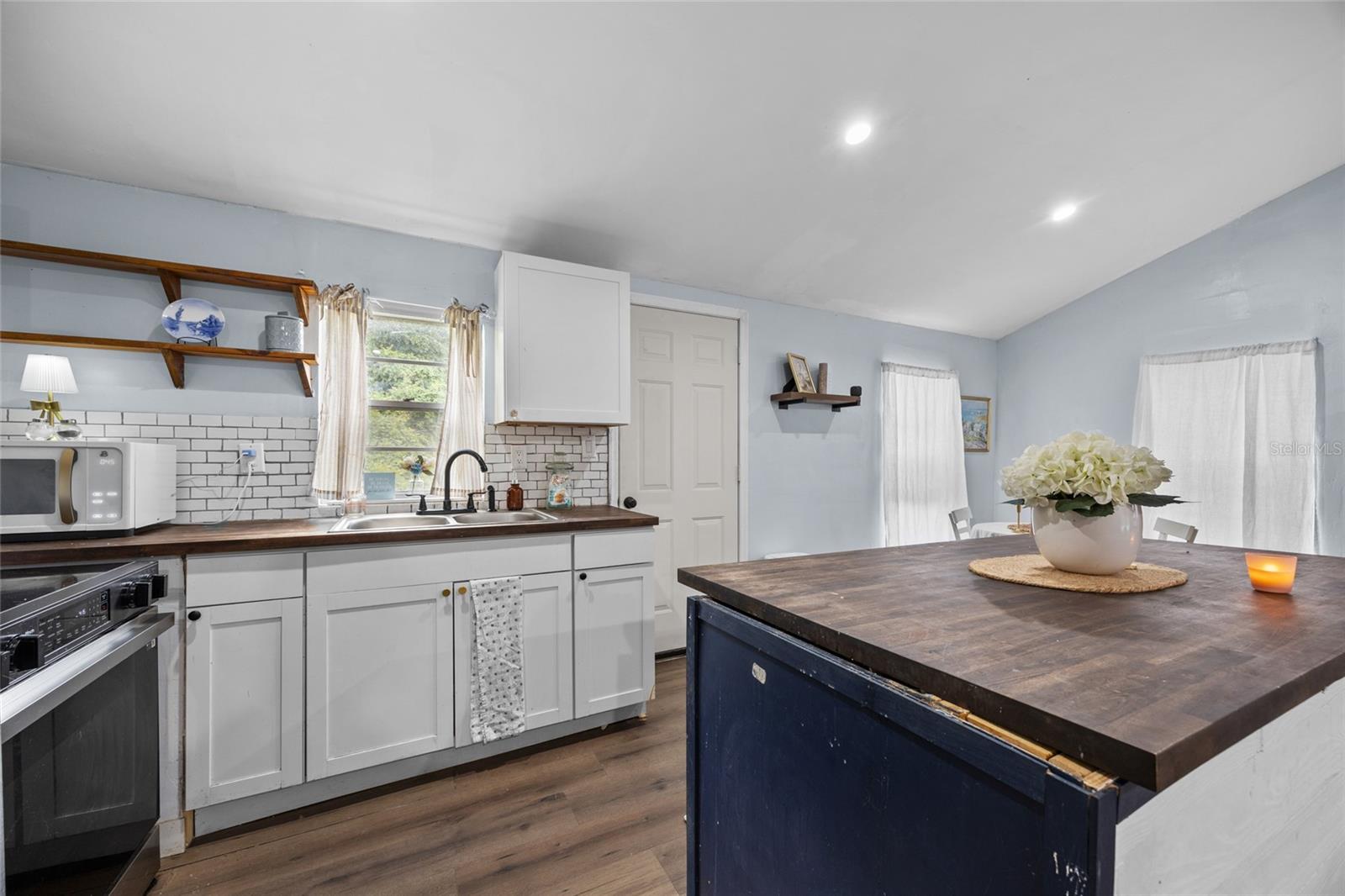 Image 11 of 19 For 21776 57th Avenue