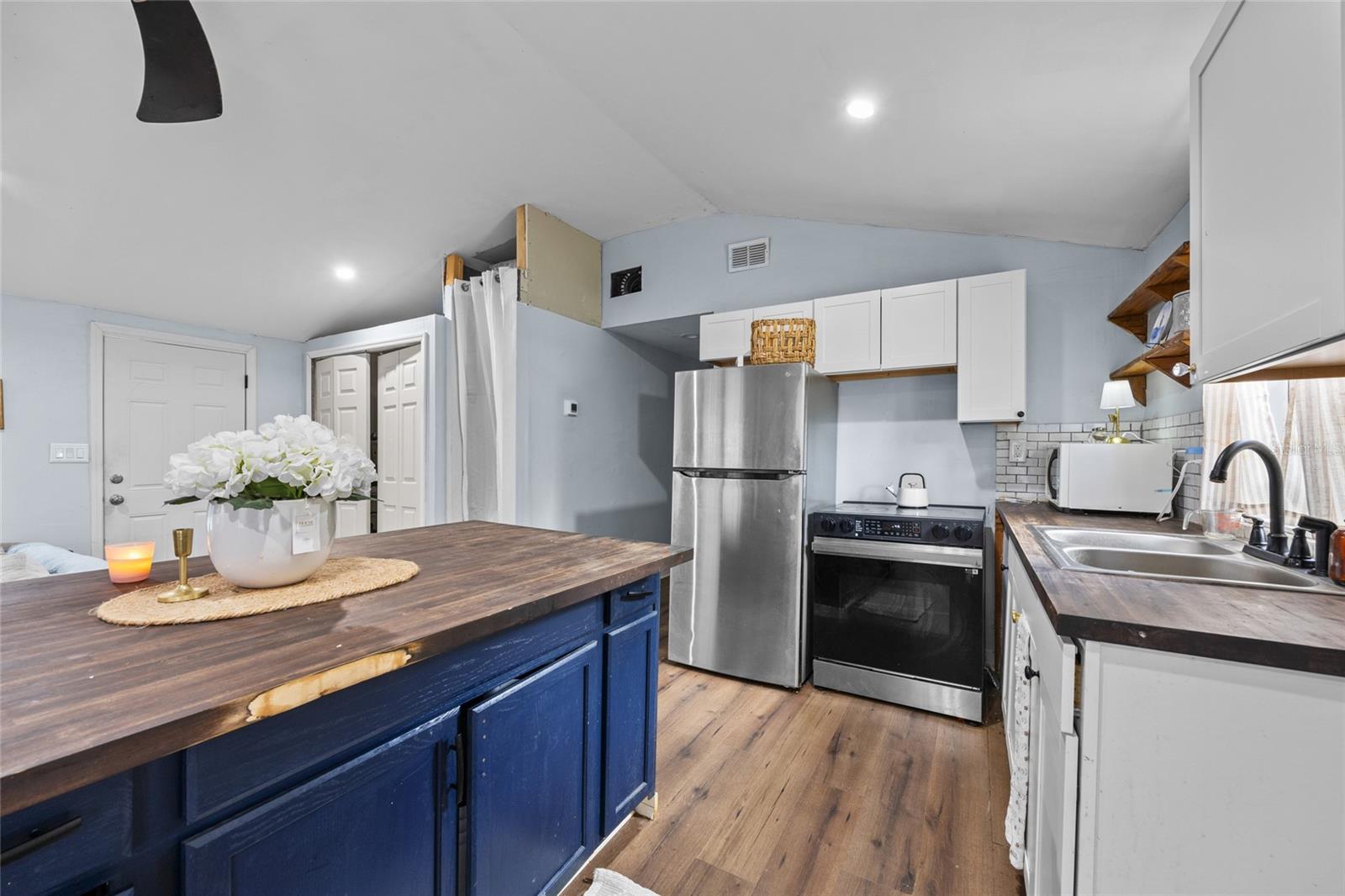 Image 9 of 19 For 21776 57th Avenue