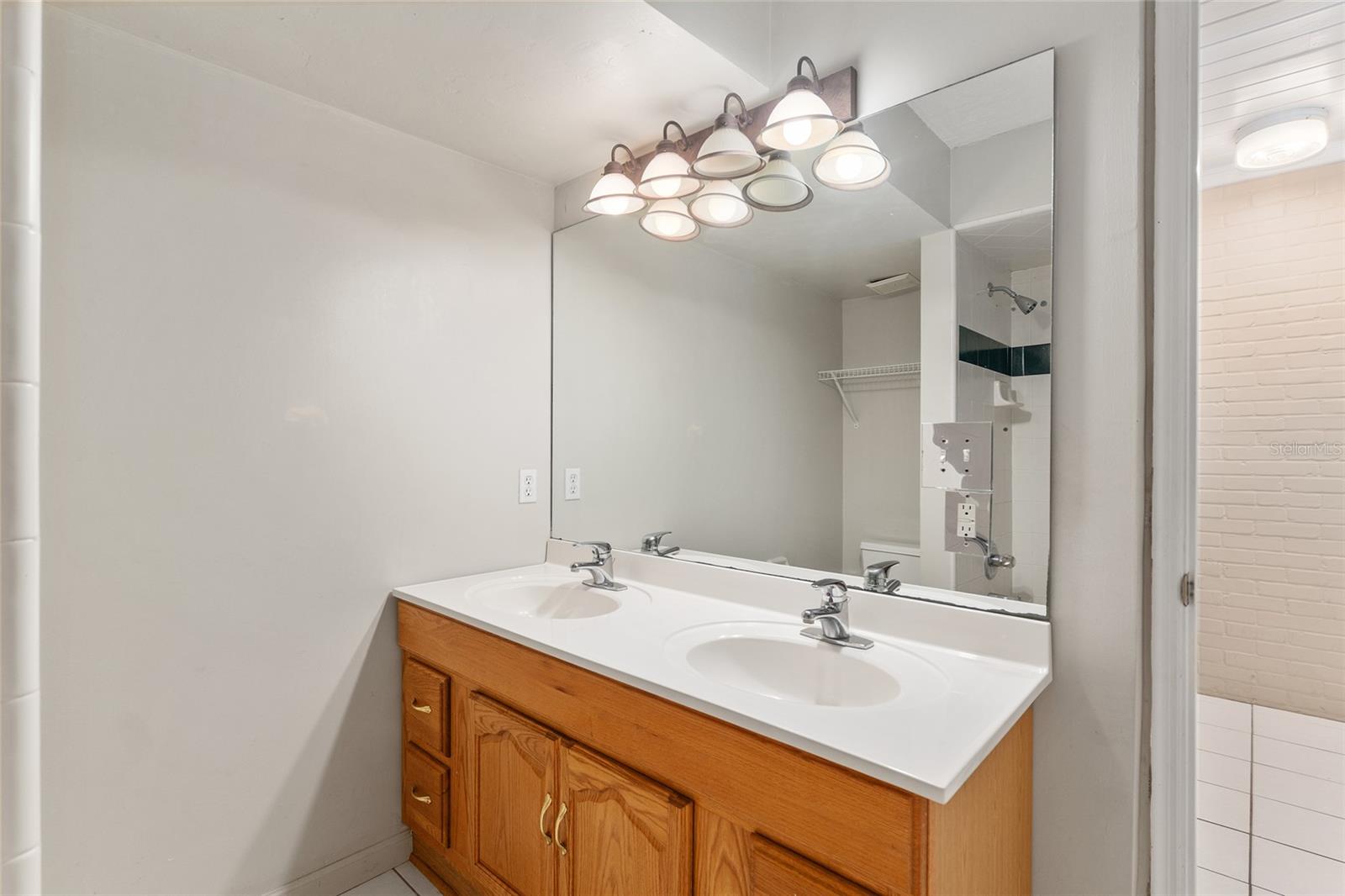 Image 31 of 57 For 806 21st Street