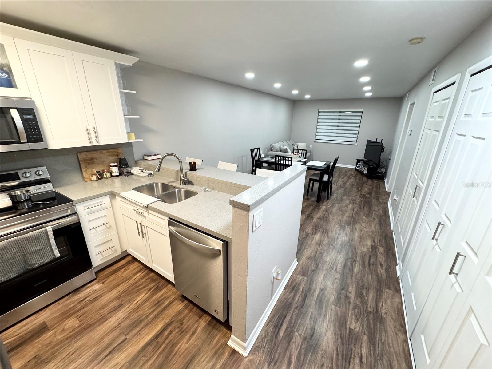 Image 5 of 17 For 105 16th Avenue N103