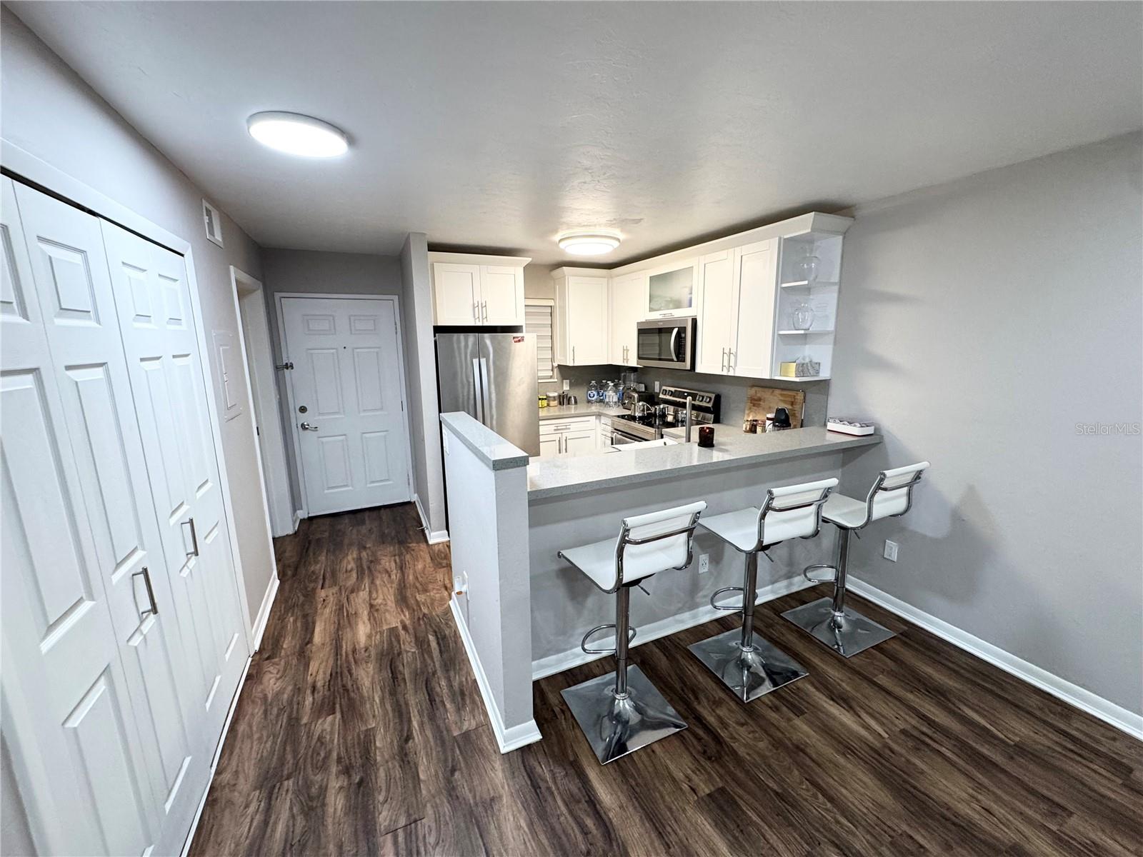 Image 6 of 17 For 105 16th Avenue N103