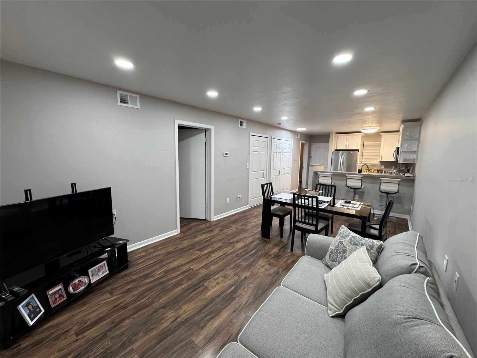 Image 9 of 17 For 105 16th Avenue N103