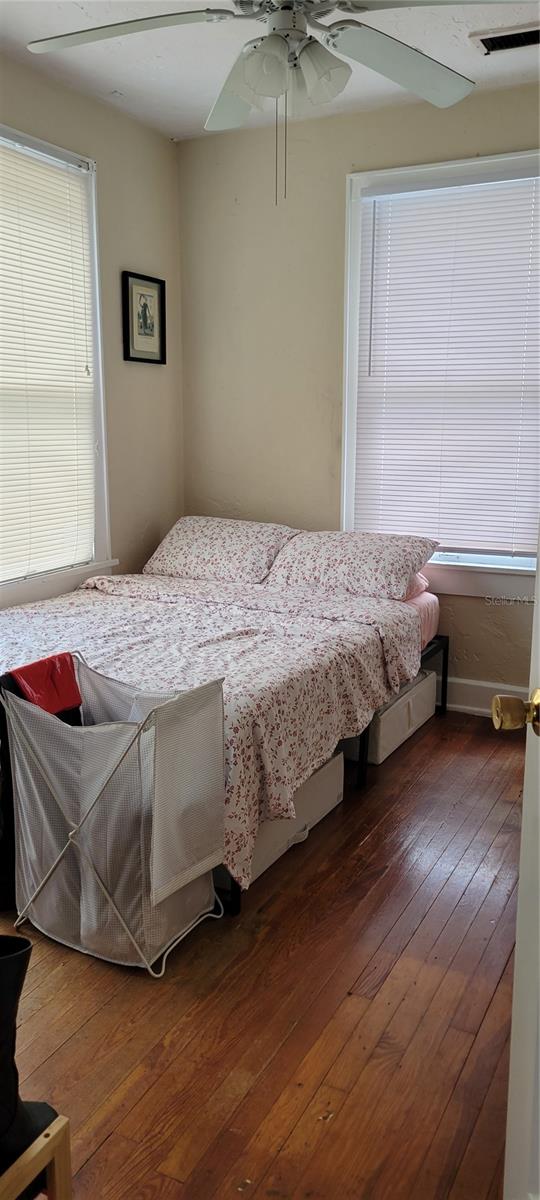 Image 15 of 16 For 924 5th Avenue C