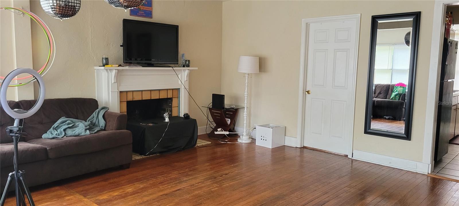 Image 3 of 16 For 924 5th Avenue C