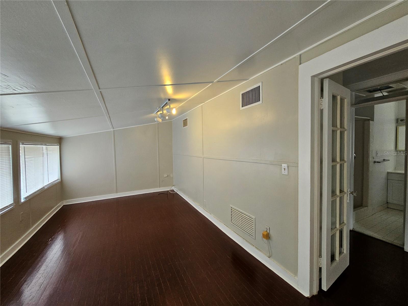 Image 20 of 29 For 924 5th Avenue B