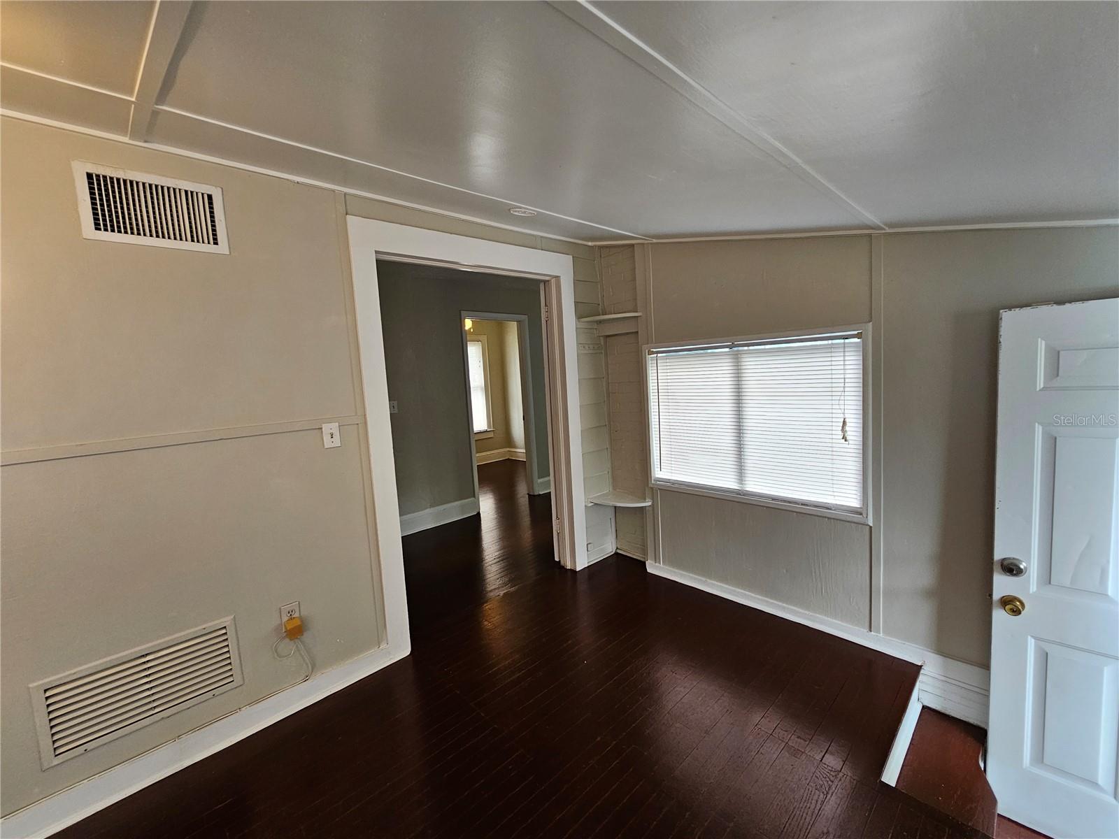 Image 21 of 29 For 924 5th Avenue B