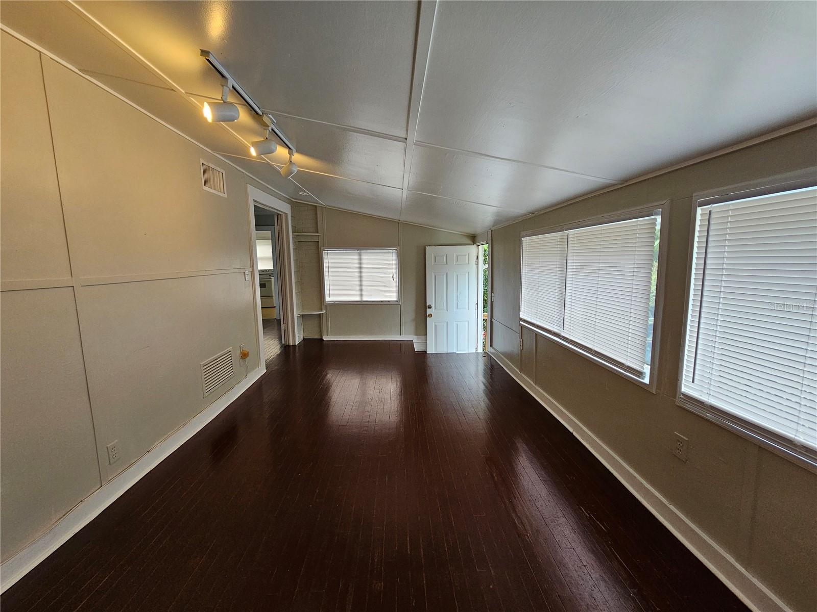Image 22 of 29 For 924 5th Avenue B