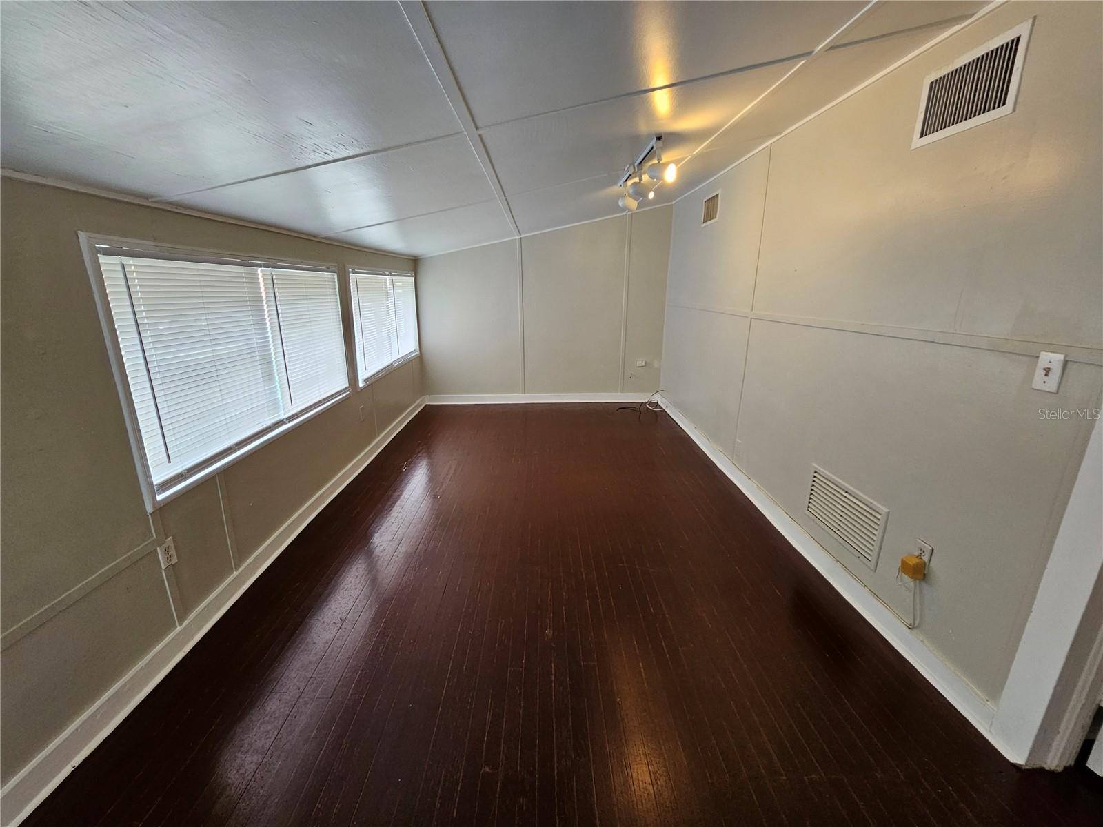 Image 7 of 29 For 924 5th Avenue B