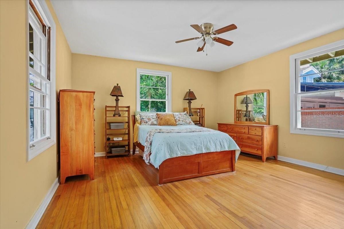 Image 14 of 42 For 506 10th Avenue