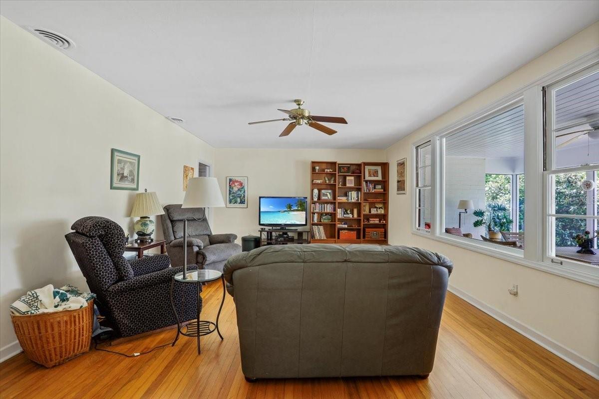 Image 3 of 42 For 506 10th Avenue