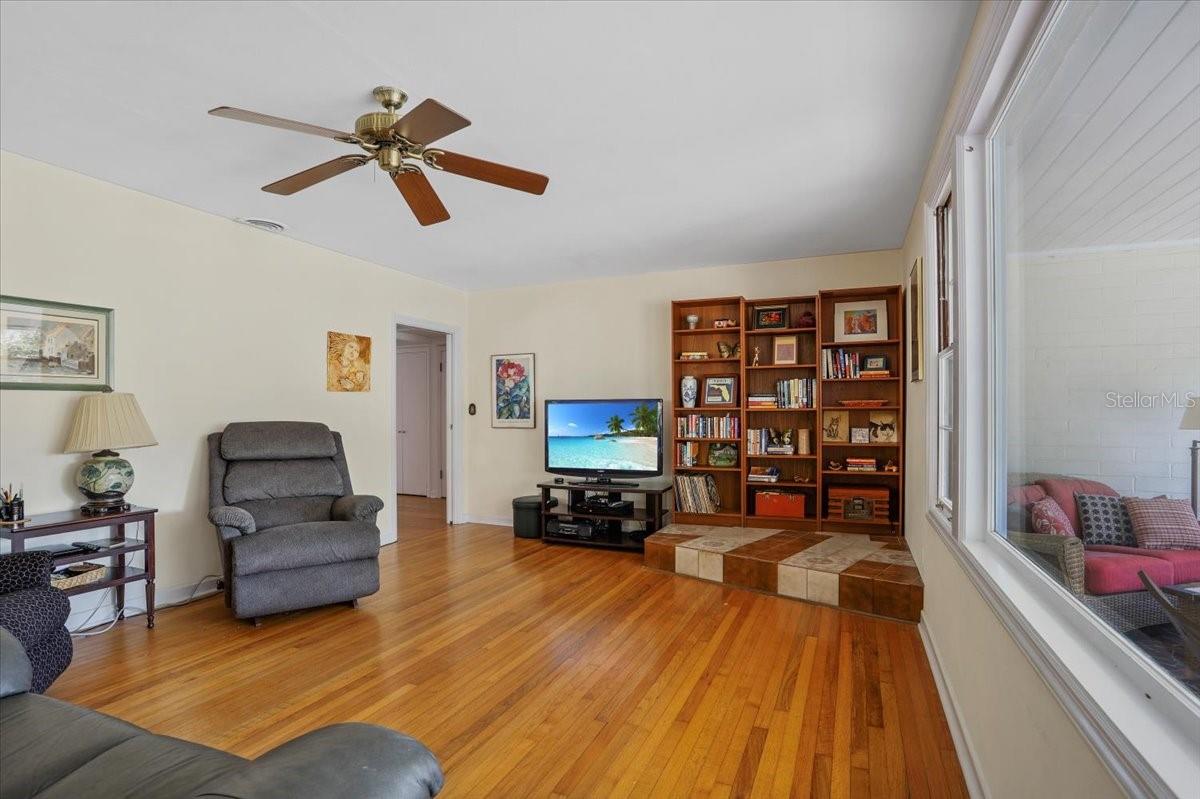 Image 6 of 42 For 506 10th Avenue