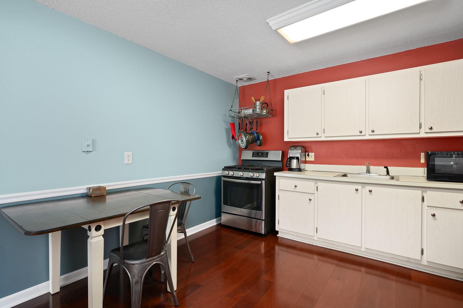Image 7 of 23 For 1700 16th Court H23