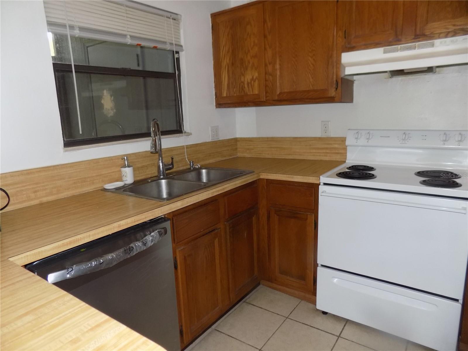 Image 57 of 60 For 2811 Archer Road W 191