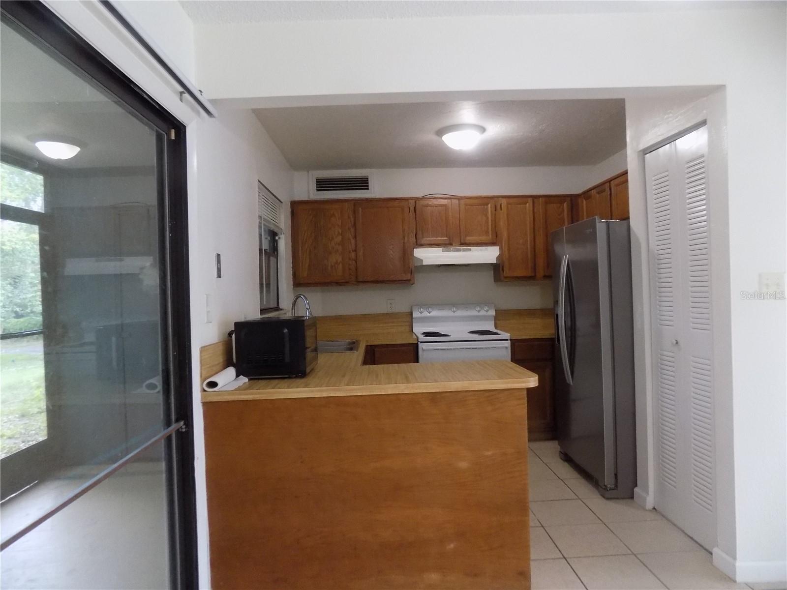 Image 7 of 60 For 2811 Archer Road W 191