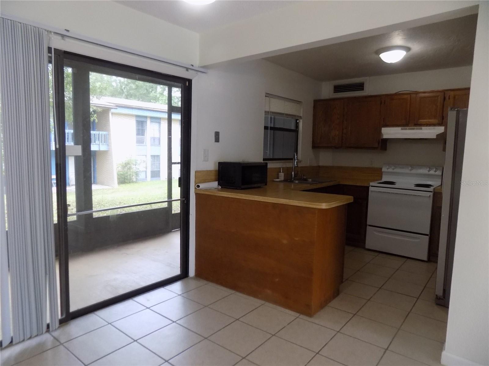 Image 8 of 60 For 2811 Archer Road W 191